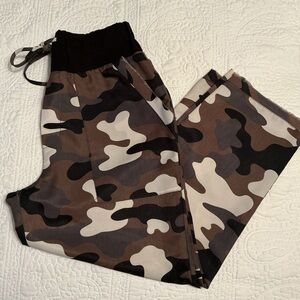 PLANET by Lauren G Camo Print Wide Leg Polysilk Pants, Raw Hem Accents, Size 0